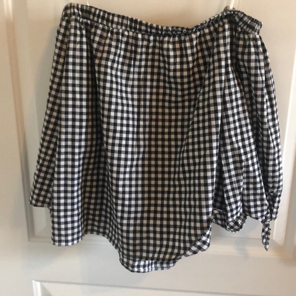 Off the shoulder shirt! - Picture 3 of 3